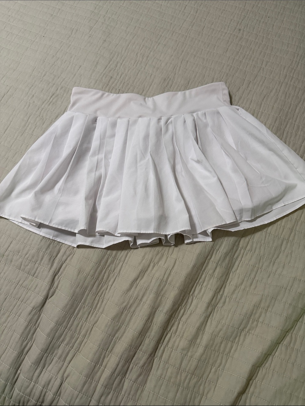 Old Navy Girls White Pleated Mini Skirt with built in shorts and pocket 14/16 XL